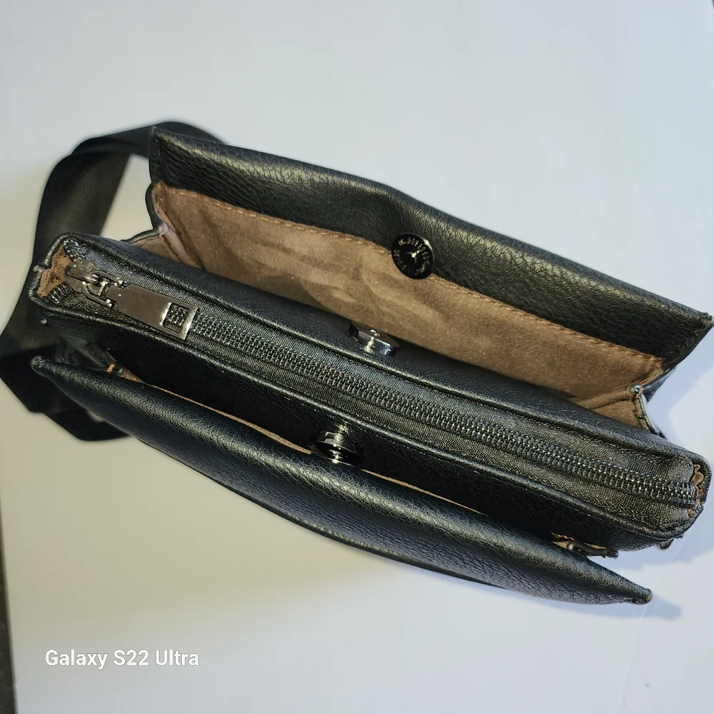 A R New York Men's Black Leather Casual Messenger Shoulder Bag
